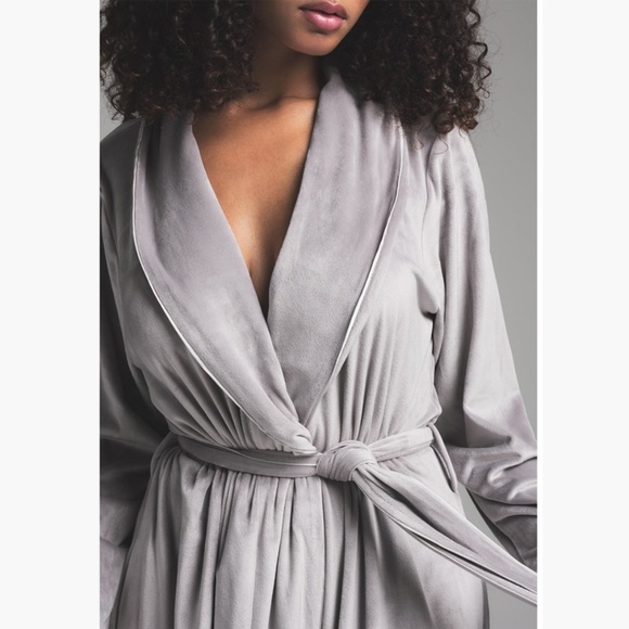 SKIMS - Luxe Velour Women's Long Maxi Length Relaxed-Fit Lounge Robe - Medium - Picture 2 of 4